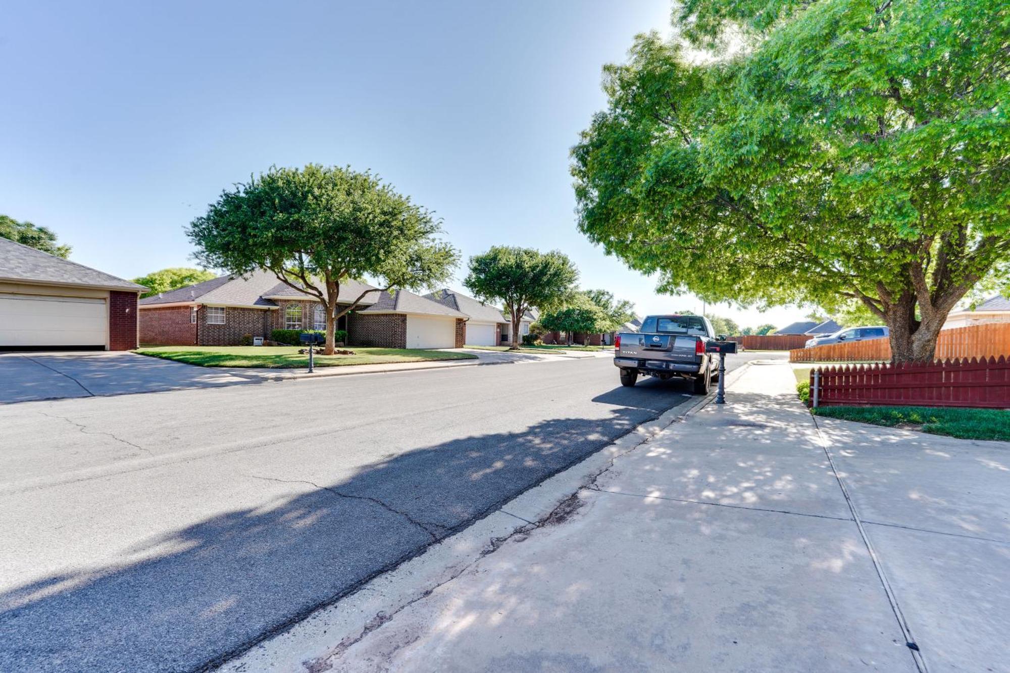 Spacious Lubbock Home With Yard 9 Mi To Texas Tech! Exterior photo